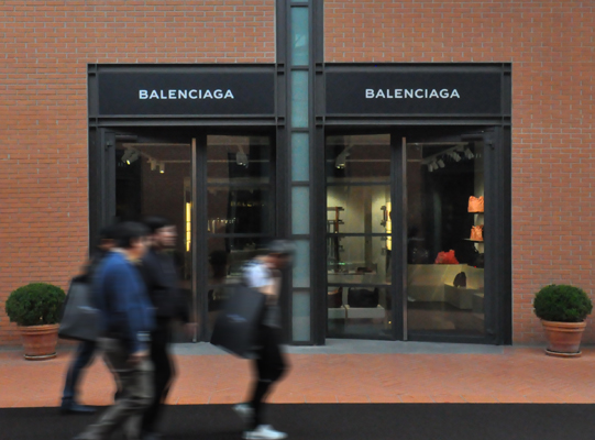 balenciaga outlet the mall